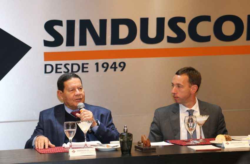  Vice-presidente da República, Hamilton Mourão foi palestrante no Sinduscon-RS